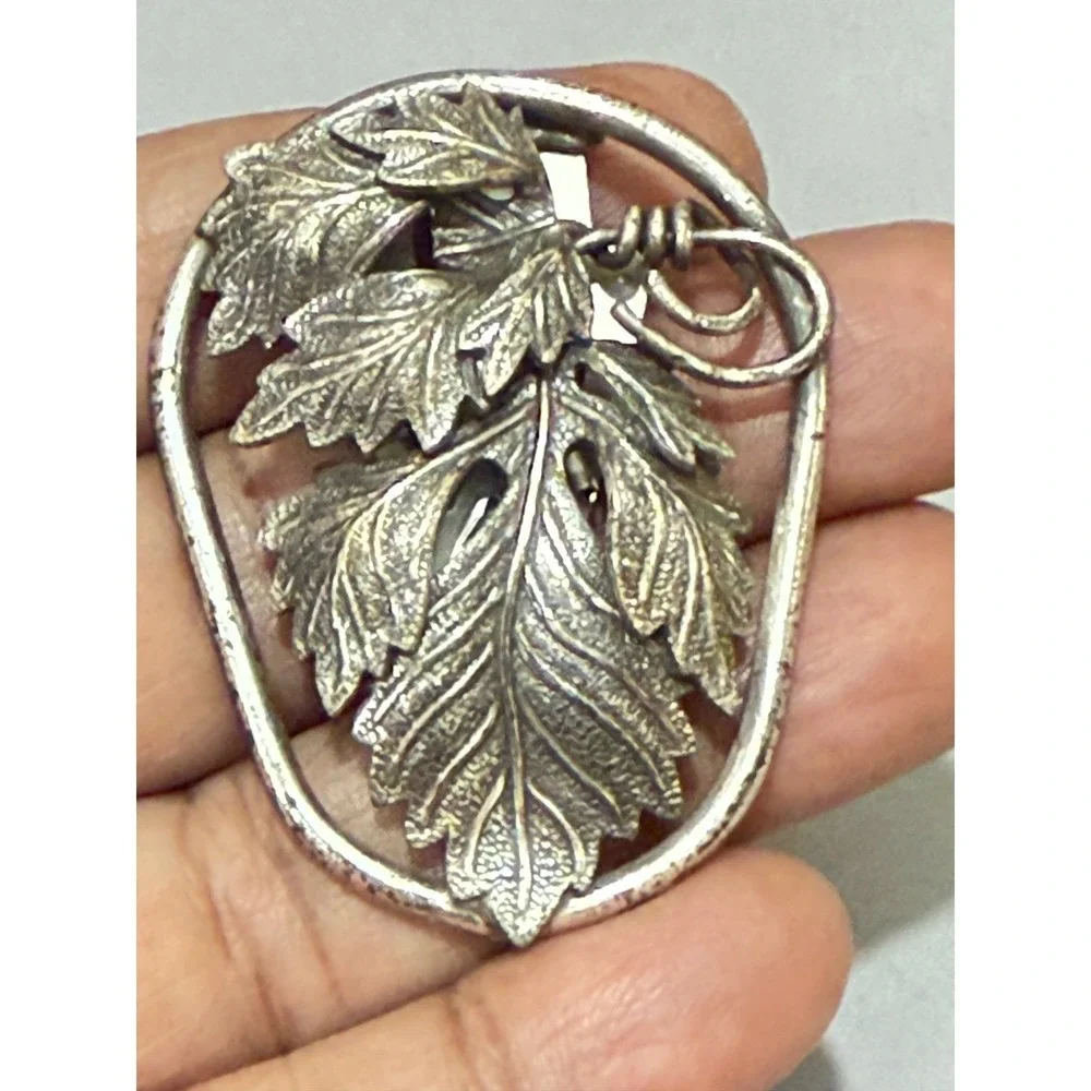 Vintage Leaf Fur‎ Clip Womens Silver Tone Art Deco Botanical Brooch